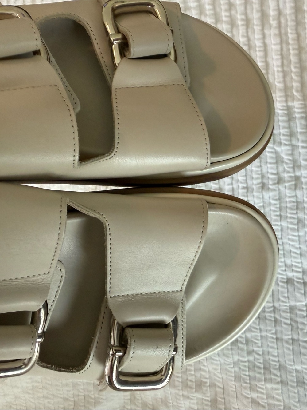 ALOHAS Cream Leather Double-Buckle Sandals - Picture 4 of 11